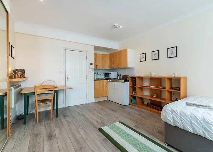 Elegant Art Deco Whole Apartment - 2Mins To Hyde Park, 8Mins To Bayswater, Nottinghill, Paddington
