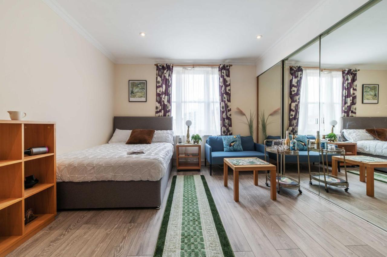 Apartment Art Deco Oasis: Hyde Park Adjacent *