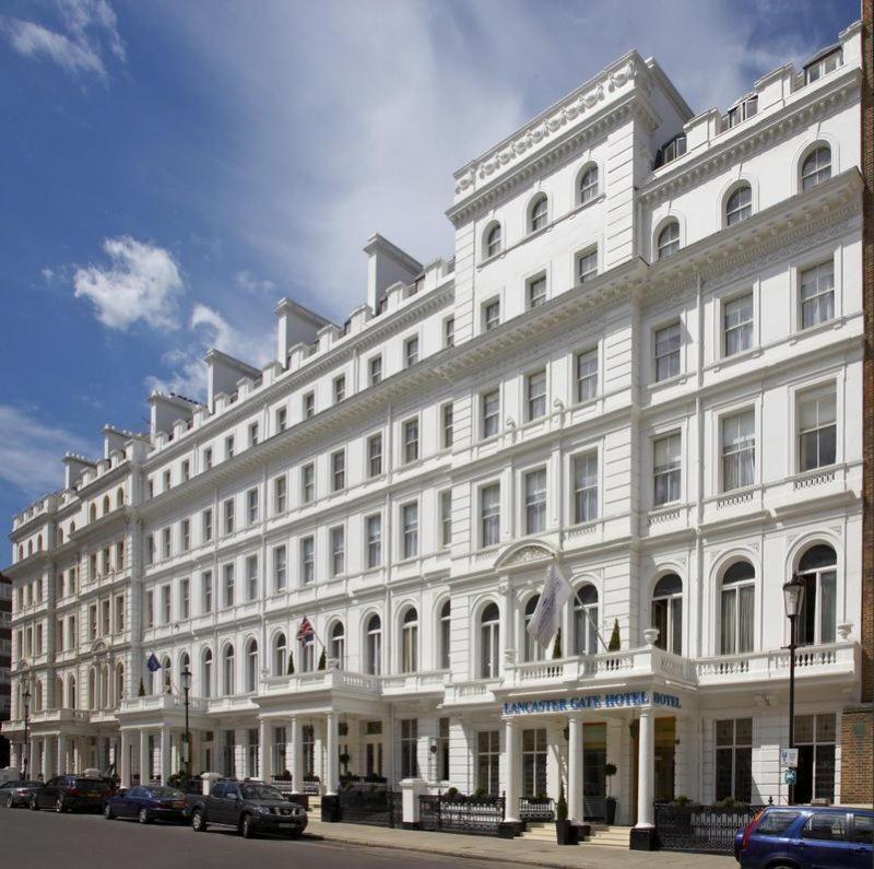 Art Deco Oasis: Hyde Park Adjacent Apartment